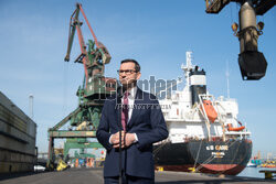Premier Mateusz Morawiecki w porcie w Gdyni