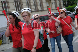 Protest pielęgniarek i położnych w Warszawie
