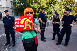 Miesięcznica pogrzebu pary prezydenckiej na Wawelu