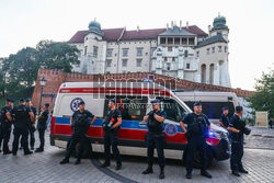 Miesięcznica pogrzebu pary prezydenckiej na Wawelu