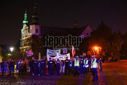 Miesięcznica pogrzebu pary prezydenckiej na Wawelu