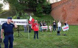 Miesięcznica pogrzebu pary prezydenckiej na Wawelu