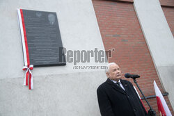Jarosław Kaczyński na odsłonięciu tablicy Lecha Kaczyńskiego w IPN w Gdańsku
