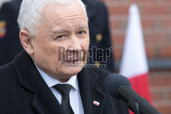 Jarosław Kaczyński na odsłonięciu tablicy Lecha Kaczyńskiego w IPN w Gdańsku