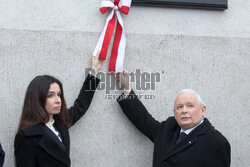 Jarosław Kaczyński na odsłonięciu tablicy Lecha Kaczyńskiego w IPN w Gdańsku