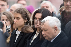 Jarosław Kaczyński na odsłonięciu tablicy Lecha Kaczyńskiego w IPN w Gdańsku