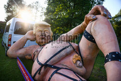 Rzeźba nagiego Donalda Trumpa w Krakowie