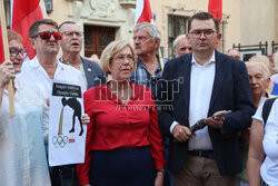 Protest  "Stop obrażaniu chrześcijan".