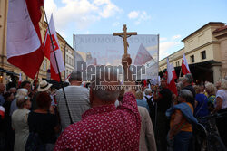 Protest  "Stop obrażaniu chrześcijan".