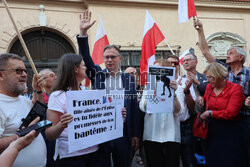 Protest  "Stop obrażaniu chrześcijan".