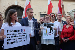 Protest  "Stop obrażaniu chrześcijan".