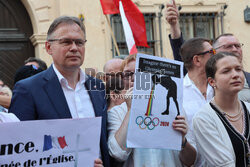 Protest  "Stop obrażaniu chrześcijan".