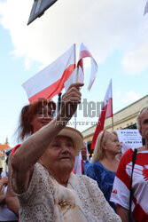 Protest  "Stop obrażaniu chrześcijan".