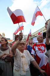 Protest  "Stop obrażaniu chrześcijan".