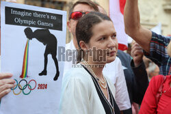 Protest  "Stop obrażaniu chrześcijan".