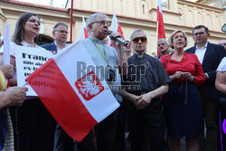 Protest  "Stop obrażaniu chrześcijan".