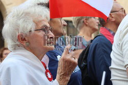 Protest  "Stop obrażaniu chrześcijan".