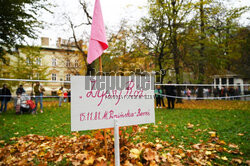 " Źywy Roż " - odtworzenie perfrmensu Mari Pinińskiej - Bereś przed krakowskim Bunkrem Sztuki