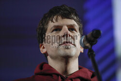 Jesse Eisenberg odbiera nagrodę Indie Star Award podczas American Film Festival we Wrocławiu