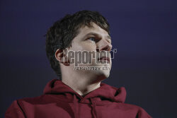 Jesse Eisenberg odbiera nagrodę Indie Star Award podczas American Film Festival we Wrocławiu