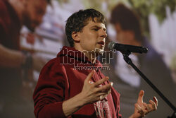 Jesse Eisenberg odbiera nagrodę Indie Star Award podczas American Film Festival we Wrocławiu