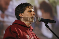 Jesse Eisenberg odbiera nagrodę Indie Star Award podczas American Film Festival we Wrocławiu