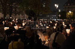 Powrót figury Matki Boskiej z Dzieciatkiem do katedry Notre-Dame w Paryzu