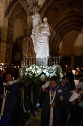 Powrót figury Matki Boskiej z Dzieciatkiem do katedry Notre-Dame w Paryzu