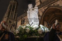 Powrót figury Matki Boskiej z Dzieciatkiem do katedry Notre-Dame w Paryzu