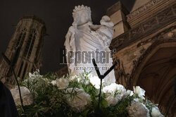 Powrót figury Matki Boskiej z Dzieciatkiem do katedry Notre-Dame w Paryzu