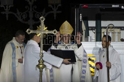 Powrót figury Matki Boskiej z Dzieciatkiem do katedry Notre-Dame w Paryzu