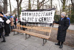 Protest pielęgniarek i położnych przed KPRM