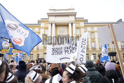 Protest pielęgniarek i położnych przed KPRM