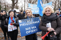 Protest pielęgniarek i położnych przed KPRM