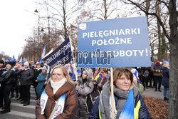 Protest pielęgniarek i położnych przed KPRM