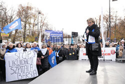 Protest pielęgniarek i położnych przed KPRM