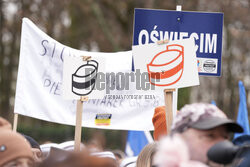 Protest pielęgniarek i położnych przed KPRM