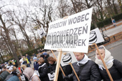 Protest pielęgniarek i położnych przed KPRM