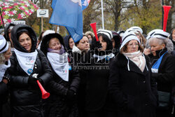 Protest pielęgniarek i położnych przed KPRM