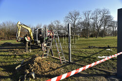 Na terenie lotniska w Czyżynach powstaje ogrodzenie