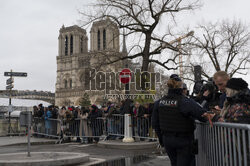 Katedra Notre-Dame w Paryzu przed otwarciem