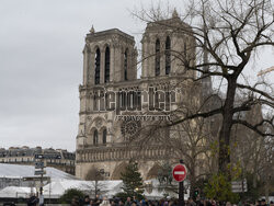 Katedra Notre-Dame w Paryzu przed otwarciem