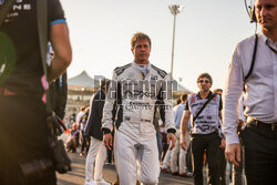 Brad Pitt na planie filmu F1 w Abu Zabi