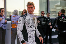 Brad Pitt na planie filmu F1 w Abu Zabi